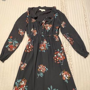 Ann Taylor LOFT. Size XSP. Floral gray, long sleeve dress.